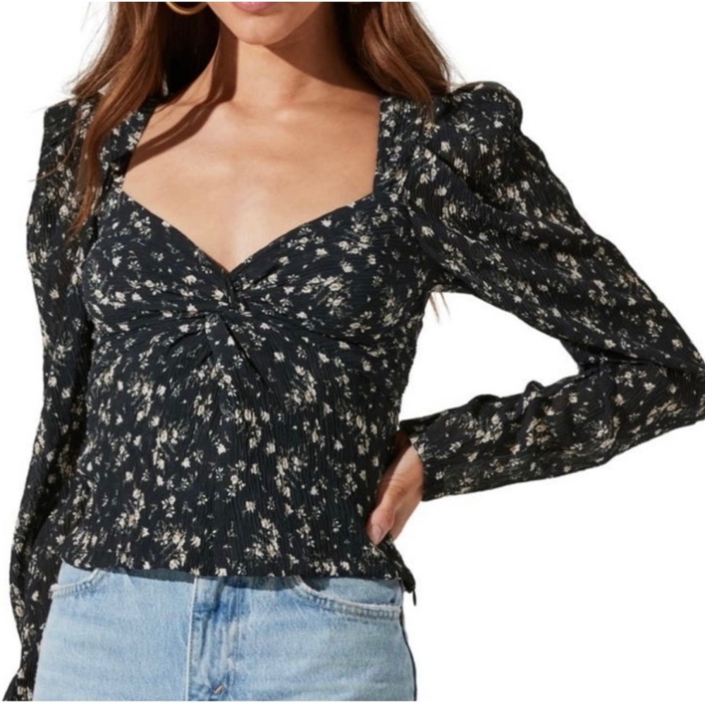 C14 NWT ASTR The Label Sweetheart Neckline Floral Long Sleeve Ruched Twist Front